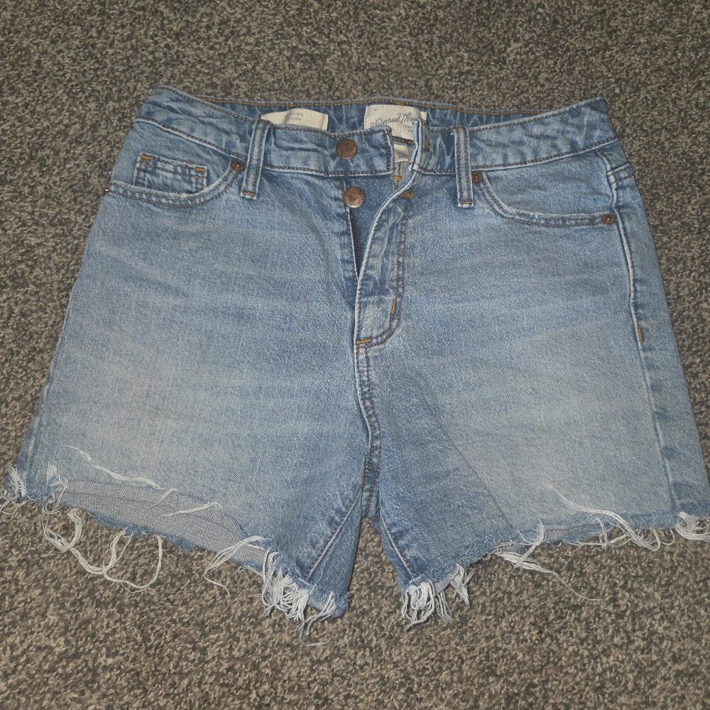 Universal Thread Shorts